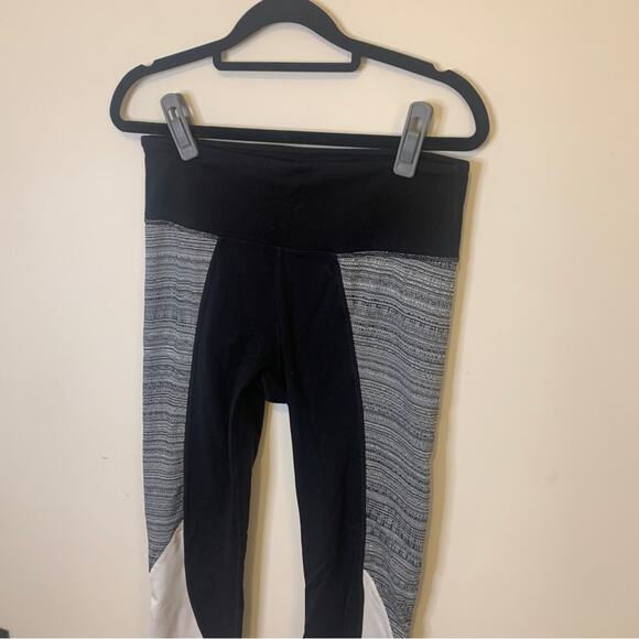 Athleta High Rise Jacquard Flow Chart Yoga Workout Leggings Medium - Picture 3 of 5